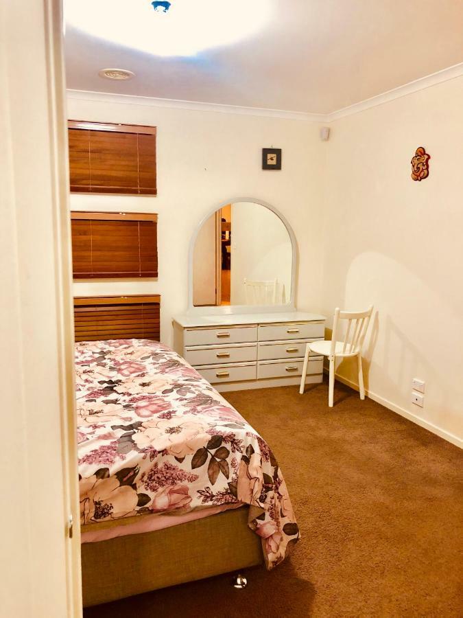 Master Bedroom With Queen Bed & Ensuite Traralgon Buitenkant foto